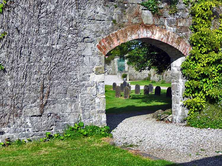 Resting Places of Limerick : Quakers Graveyard